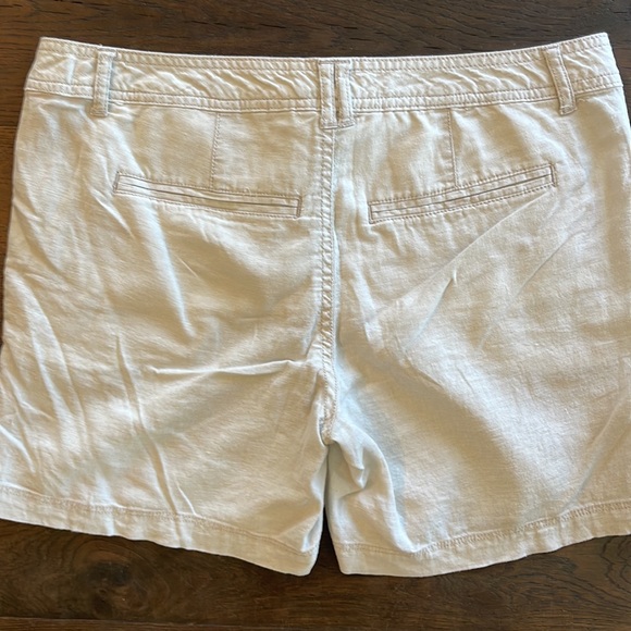 Very cute linen lightweight short. - Picture 2 of 3